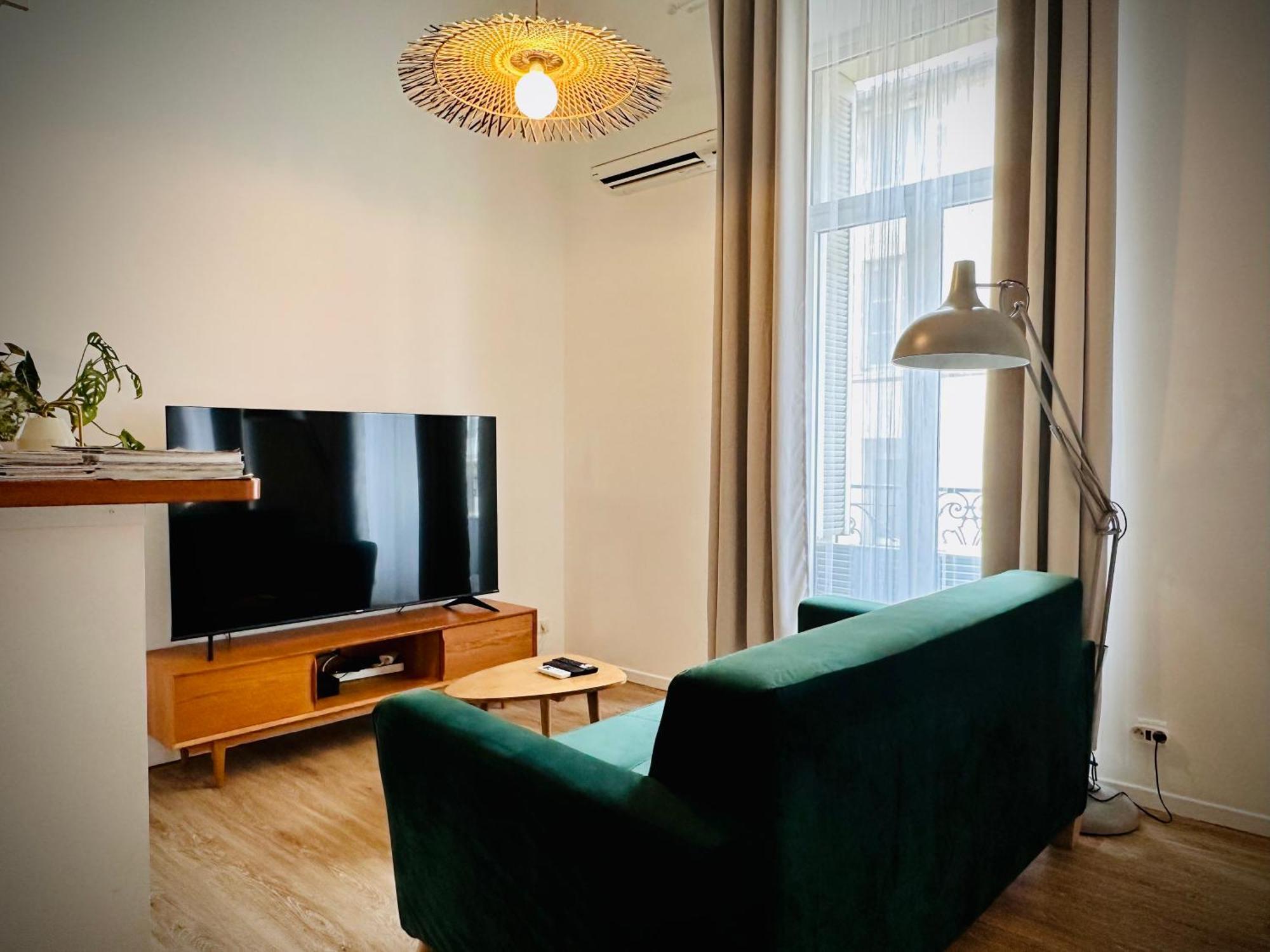 Duplex Loft: Cozy Retreat with Private Parking and Netflix Apartment Avignon Exterior photo
